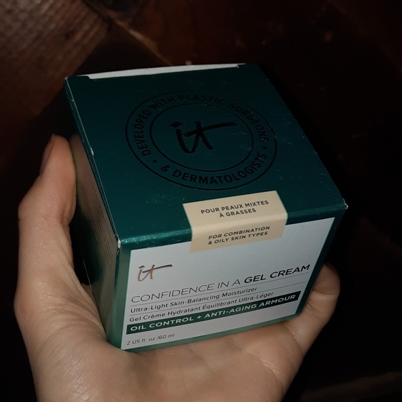 It Confidence in a Gel Cream Moisturizer - Picture 5 of 5